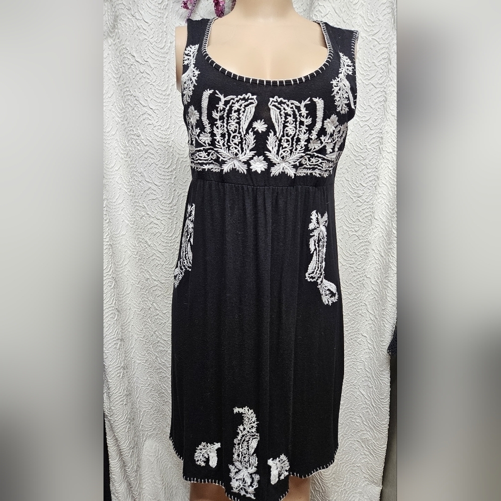 Chelsea & Theodore Black and White Halter Maxi Dress